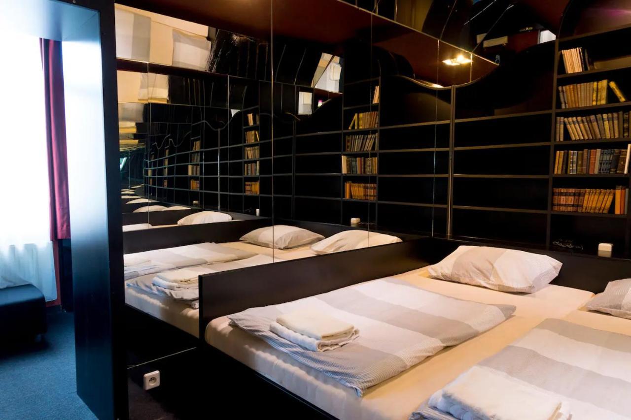 Light Rooms Prague Bilik gambar