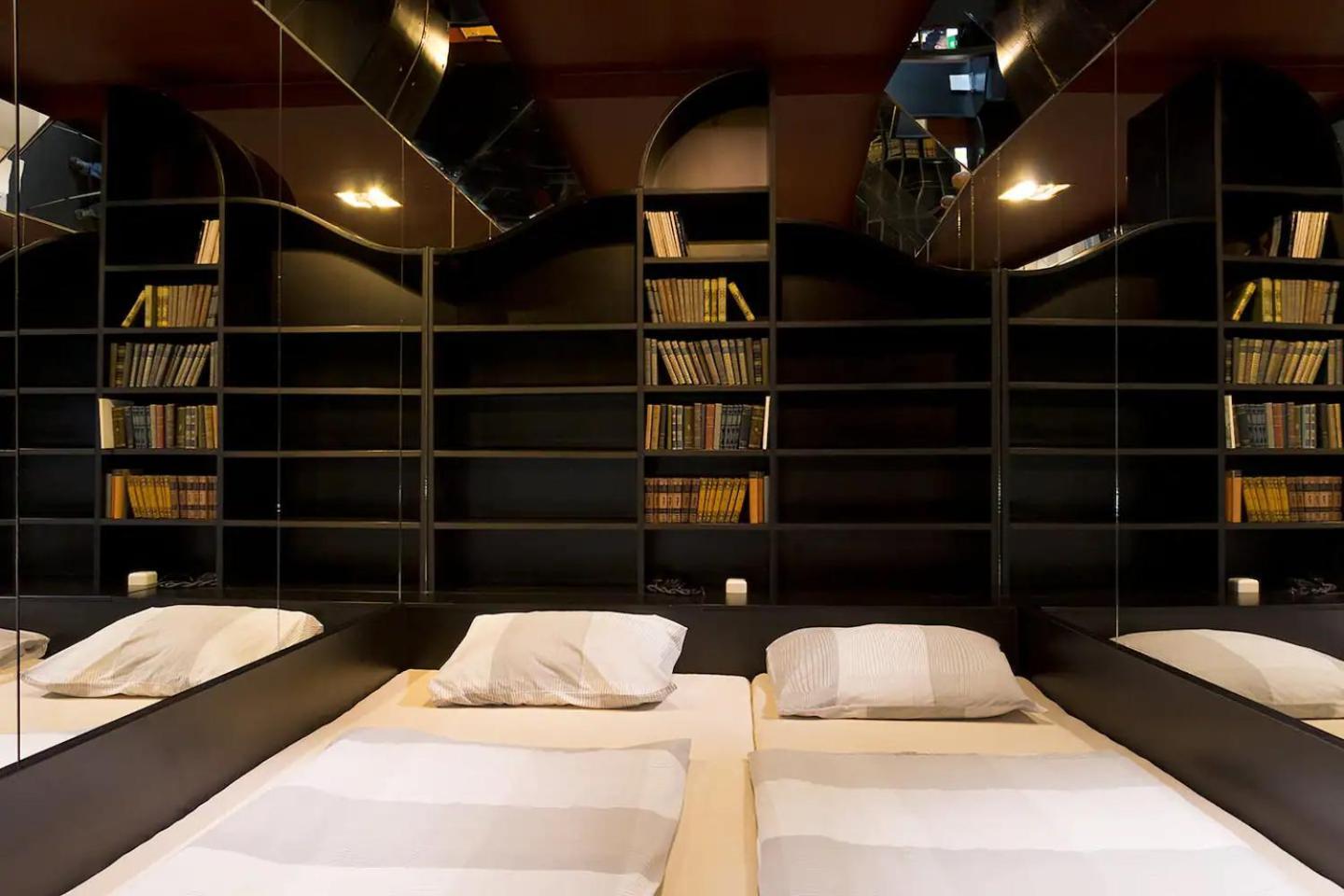 Light Rooms Prague Bilik gambar