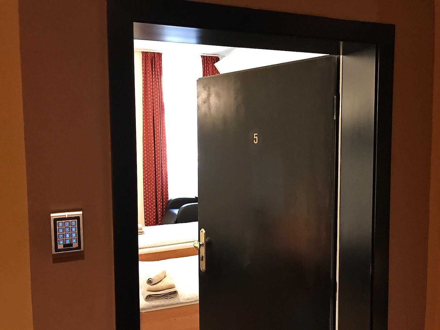 Light Rooms Prague Bilik gambar